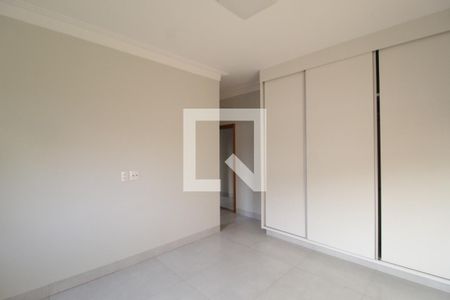 Casa de condomínio para alugar com 232m², 4 quartos e 4 vagasSuíte 3