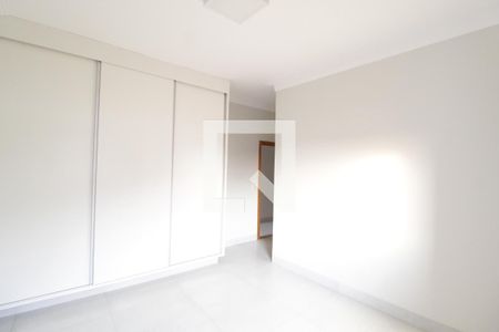 Casa de condomínio para alugar com 232m², 4 quartos e 4 vagasSuíte 2