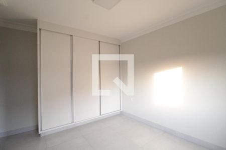 Casa de condomínio para alugar com 232m², 4 quartos e 4 vagasSuíte 3