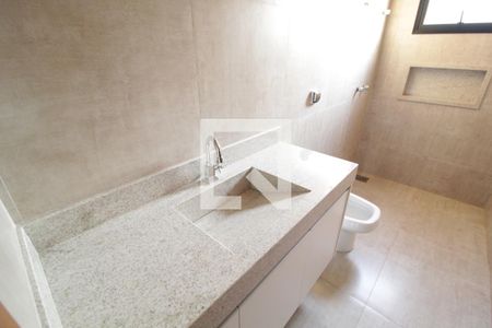 Casa de condomínio para alugar com 232m², 4 quartos e 4 vagasBanheiro da Suíte 2