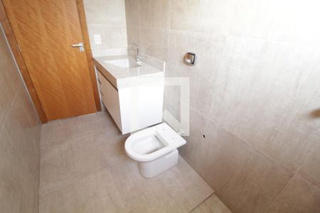 Banheiro da Suíte 1 de casa de condomínio para alugar com 4 quartos, 232m² em Granja Marileusa, Uberlândia