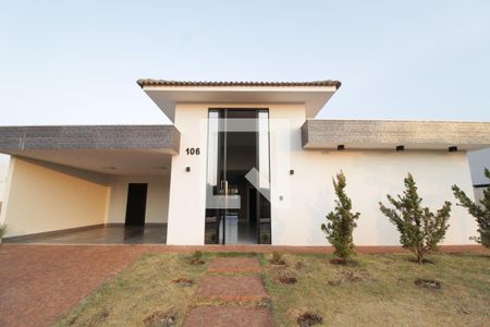 Casa de condomínio para alugar com 232m², 4 quartos e 4 vagasFachada