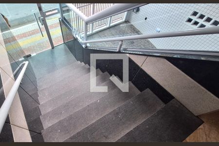 Apartamento para alugar com 96m², 2 quartos e 2 vagasEscada