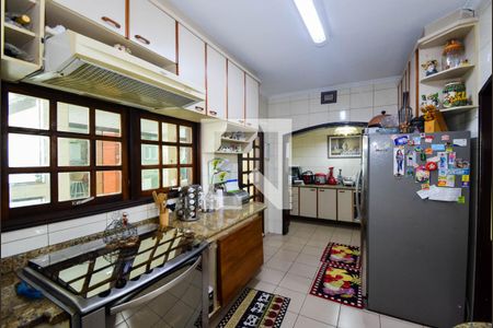 Casa à venda com 338m², 4 quartos e 4 vagas Casa à venda com 338m², 4 quartos e 4 vagasCozinha