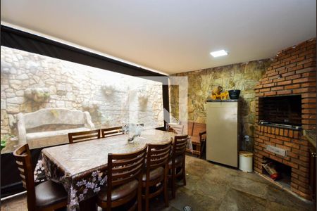 Casa à venda com 338m², 4 quartos e 4 vagas Casa à venda com 338m², 4 quartos e 4 vagasEspaço Gourmet