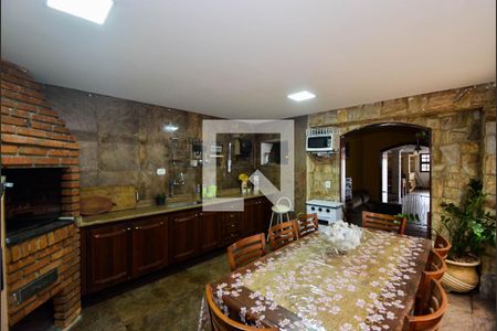 Casa à venda com 338m², 4 quartos e 4 vagas Casa à venda com 338m², 4 quartos e 4 vagasEspaço Gourmet