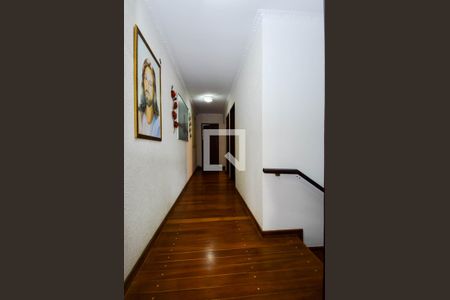 Casa à venda com 338m², 4 quartos e 4 vagas Casa à venda com 338m², 4 quartos e 4 vagasCorredor dos Dormitórios