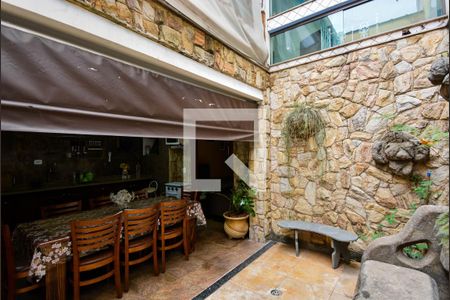 Casa à venda com 338m², 4 quartos e 4 vagas Casa à venda com 338m², 4 quartos e 4 vagasEspaço Gourmet