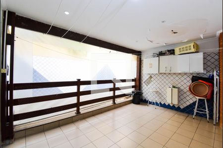 Casa à venda com 338m², 4 quartos e 4 vagas Casa à venda com 338m², 4 quartos e 4 vagasÁrea de Serviço