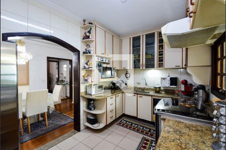 Casa à venda com 338m², 4 quartos e 4 vagas Casa à venda com 338m², 4 quartos e 4 vagasCozinha