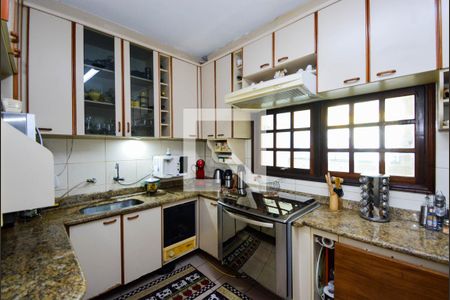 Casa à venda com 338m², 4 quartos e 4 vagas Casa à venda com 338m², 4 quartos e 4 vagasCozinha