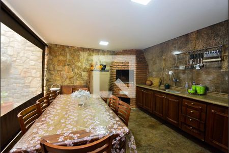 Casa à venda com 338m², 4 quartos e 4 vagas Casa à venda com 338m², 4 quartos e 4 vagasEspaço Gourmet