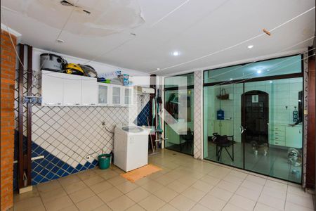 Casa à venda com 338m², 4 quartos e 4 vagas Casa à venda com 338m², 4 quartos e 4 vagasÁrea de Serviço