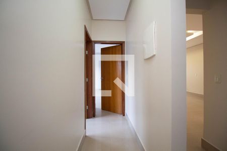 Casa de condomínio à venda com 300m², 3 quartos e 2 vagas Casa de condomínio à venda com 300m², 3 quartos e 2 vagasCorredor