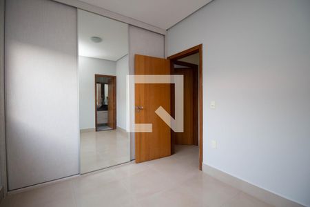 Casa de condomínio à venda com 300m², 3 quartos e 2 vagas Casa de condomínio à venda com 300m², 3 quartos e 2 vagasSuíte 1
