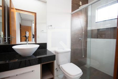 Casa de condomínio à venda com 300m², 3 quartos e 2 vagas Casa de condomínio à venda com 300m², 3 quartos e 2 vagasBanheiro da Suíte 1