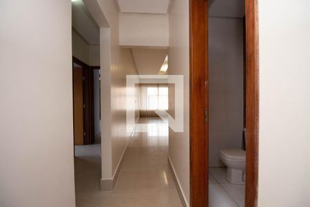 Casa de condomínio à venda com 300m², 3 quartos e 2 vagas Casa de condomínio à venda com 300m², 3 quartos e 2 vagasCorredor