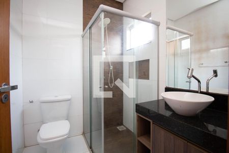 Casa de condomínio à venda com 300m², 3 quartos e 2 vagas Casa de condomínio à venda com 300m², 3 quartos e 2 vagasBanheiro da Suíte 2