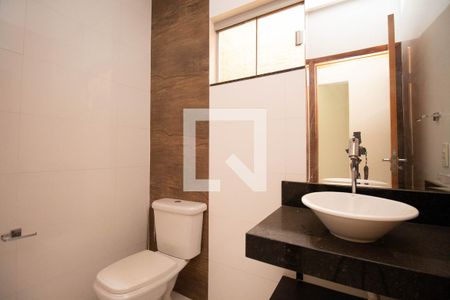 Casa de condomínio à venda com 300m², 3 quartos e 2 vagas Casa de condomínio à venda com 300m², 3 quartos e 2 vagasBanheiro Social