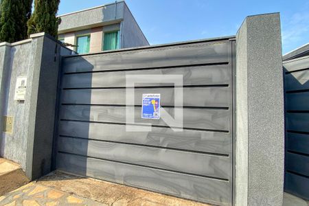 Casa de condomínio à venda com 300m², 3 quartos e 2 vagas Casa de condomínio à venda com 300m², 3 quartos e 2 vagasPlaca