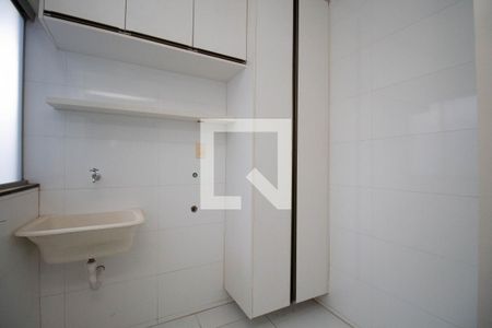 Casa de condomínio à venda com 300m², 3 quartos e 2 vagas Casa de condomínio à venda com 300m², 3 quartos e 2 vagasÁrea de Serviço