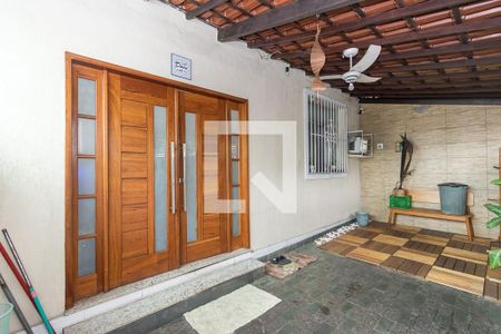 Casa à venda com 155m², 3 quartos e 2 vagas Casa à venda com 155m², 3 quartos e 2 vagasVaranda