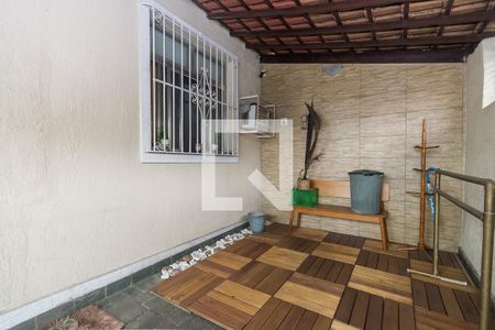 Casa à venda com 155m², 3 quartos e 2 vagas Casa à venda com 155m², 3 quartos e 2 vagasVaranda