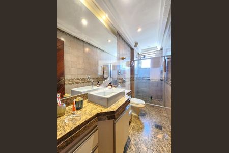 Apartamento à venda com 250m², 4 quartos e 3 vagas Apartamento à venda com 250m², 4 quartos e 3 vagasBanheiro Social