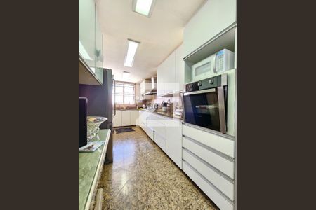 Apartamento à venda com 250m², 4 quartos e 3 vagas Apartamento à venda com 250m², 4 quartos e 3 vagasCozinha