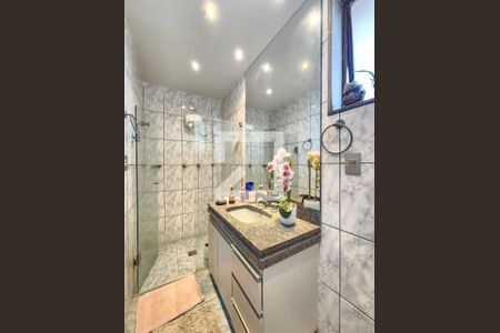 Apartamento à venda com 250m², 4 quartos e 3 vagas Apartamento à venda com 250m², 4 quartos e 3 vagasBanheiro da Suíte 2