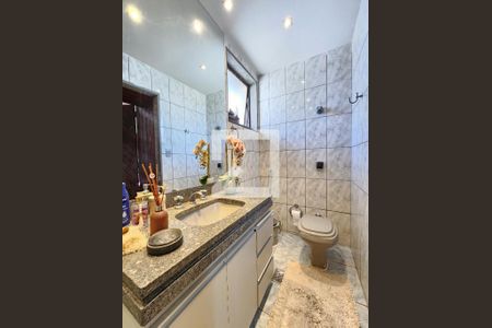 Apartamento à venda com 250m², 4 quartos e 3 vagas Apartamento à venda com 250m², 4 quartos e 3 vagasBanheiro da Suíte 2