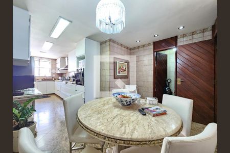 Apartamento à venda com 250m², 4 quartos e 3 vagas Apartamento à venda com 250m², 4 quartos e 3 vagasCopa da cozinha - despensa