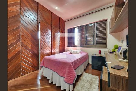 Apartamento à venda com 250m², 4 quartos e 3 vagas Apartamento à venda com 250m², 4 quartos e 3 vagasQuarto Suíte 2