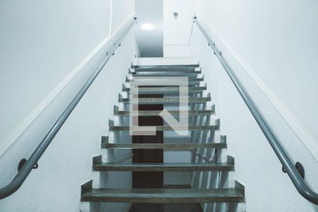 Apartamento para alugar com 45m², 2 quartos e 1 vaga Apartamento para alugar com 45m², 2 quartos e 1 vagaEscada