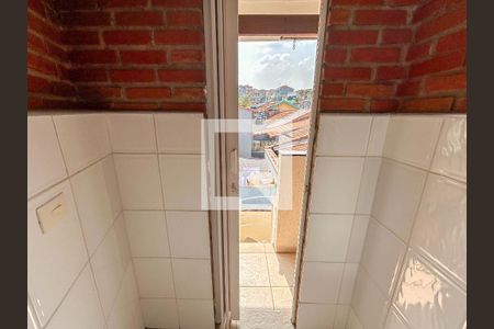 Casa para alugar com 220m², 2 quartos e 1 vaga Casa para alugar com 220m², 2 quartos e 1 vagaBanheiro de serviço