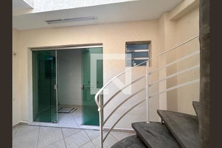 Casa para alugar com 220m², 2 quartos e 1 vaga Casa para alugar com 220m², 2 quartos e 1 vagaQuintal