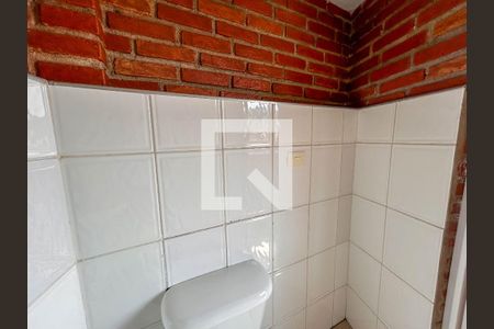 Casa para alugar com 220m², 2 quartos e 1 vaga Casa para alugar com 220m², 2 quartos e 1 vagaBanheiro de serviço