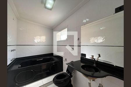 Casa para alugar com 220m², 2 quartos e 1 vaga Casa para alugar com 220m², 2 quartos e 1 vagaBanheiro da Suíte