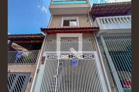 Casa para alugar com 220m², 2 quartos e 1 vaga Casa para alugar com 220m², 2 quartos e 1 vagaFachada