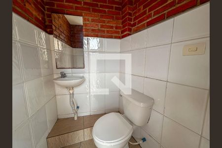 Casa para alugar com 220m², 2 quartos e 1 vaga Casa para alugar com 220m², 2 quartos e 1 vagaBanheiro de serviço