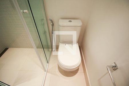 Apartamento à venda com 220m², 3 quartos e 2 vagas Apartamento à venda com 220m², 3 quartos e 2 vagasBanheiro de Suíte 3