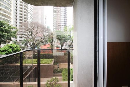 Apartamento à venda com 220m², 3 quartos e 2 vagas Apartamento à venda com 220m², 3 quartos e 2 vagasVaranda da Suíte 1