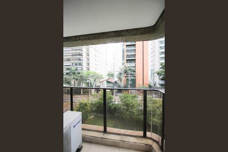 Apartamento à venda com 220m², 3 quartos e 2 vagas Apartamento à venda com 220m², 3 quartos e 2 vagasVaranda da Suíte 1