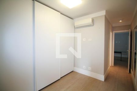 Apartamento à venda com 220m², 3 quartos e 2 vagas Apartamento à venda com 220m², 3 quartos e 2 vagasSuíte 3