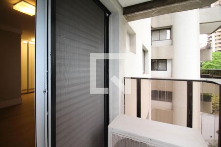 Apartamento à venda com 220m², 3 quartos e 2 vagas Apartamento à venda com 220m², 3 quartos e 2 vagasVaranda da Suíte 1