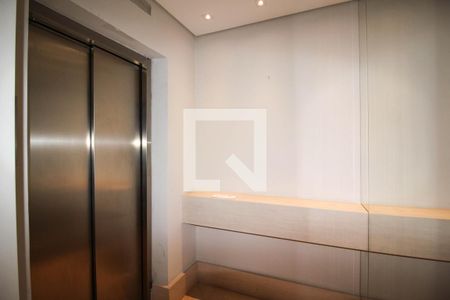 Apartamento à venda com 220m², 3 quartos e 2 vagas Apartamento à venda com 220m², 3 quartos e 2 vagasHall do apartamento