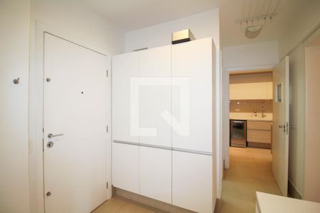 Apartamento à venda com 220m², 3 quartos e 2 vagas Apartamento à venda com 220m², 3 quartos e 2 vagasÁrea de Serviço