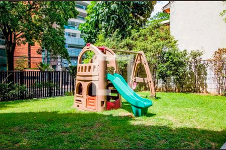 Apartamento à venda com 220m², 3 quartos e 2 vagas Apartamento à venda com 220m², 3 quartos e 2 vagasÁrea comum - Playground
