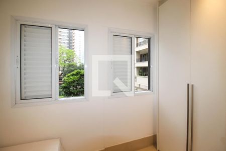 Apartamento à venda com 220m², 3 quartos e 2 vagas Apartamento à venda com 220m², 3 quartos e 2 vagasQuarto de Serviço