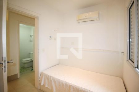 Apartamento à venda com 220m², 3 quartos e 2 vagas Apartamento à venda com 220m², 3 quartos e 2 vagasQuarto de Serviço